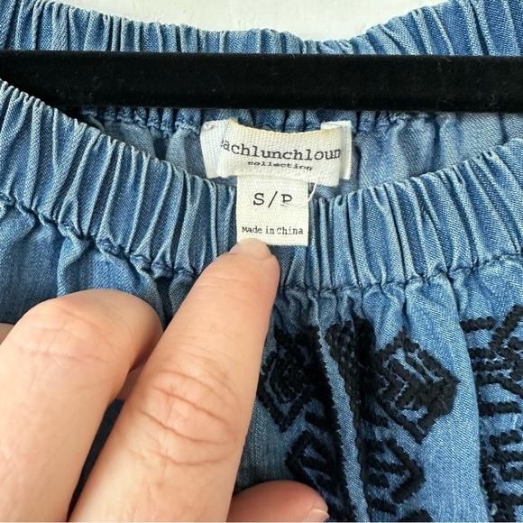 Beachlunchlounge Boho Chambray Embroidered Peasant Style Top Size Small - Picture 5 of 10